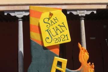 La alcaldesa Carmen Hernández y el concejal Servando Hernández durante la presentación del programa festivo/TA.